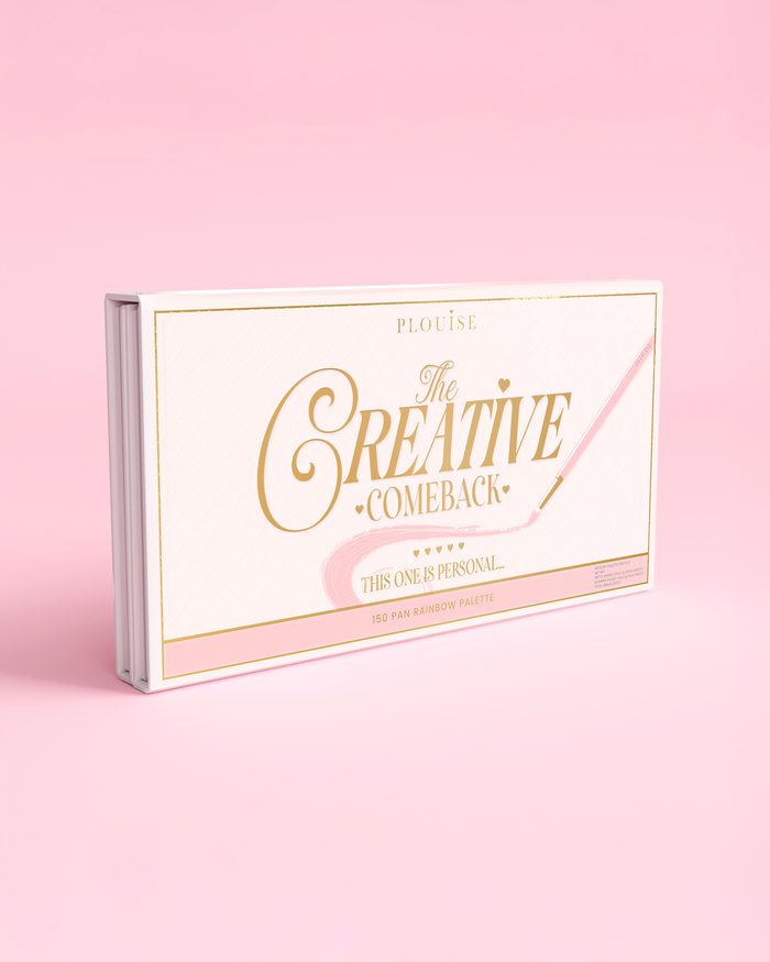 P.Louise Creative Comeback XXXL 彩虹眼影盘粉红色背景的侧面照片