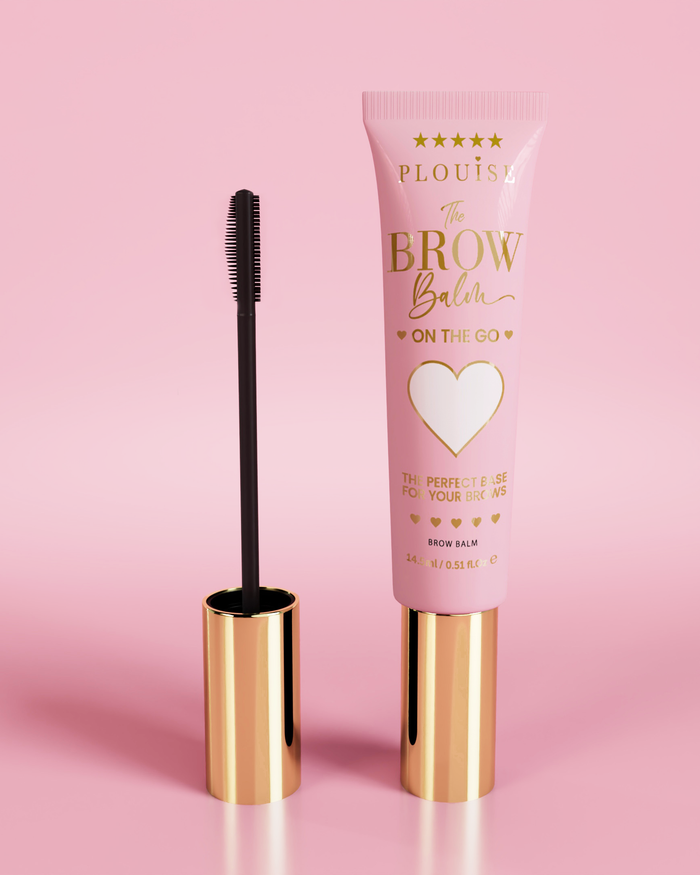 P.Louise Fluffy Soap Brow Balm Instant Fix 产品采用粉色管状，配有金色盖子，配有黑色眉刷，在粉色背景下展示。