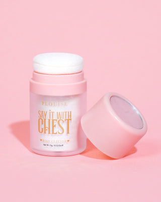 P.Louise 用胸部宽松的身体闪光说它