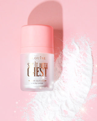 P.Louise 用胸部宽松的身体闪光说它