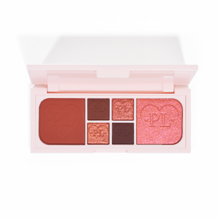 P.Louise Fluffy Fantasy Mini Eyes & Face Palette 的图片，采用奶油色哑光和奶油色微光，呈现一系列胭脂色和深粉色色调