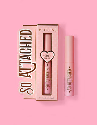 P.Louise So Attached Lash Glue 产品包装和胶管本身，放置在粉红色背景下。
