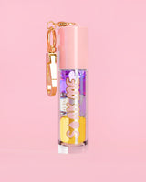P. Louise Soak Me Lip Oil，粉红色管中含有彩色分层油，粉红色背景上有金色扣